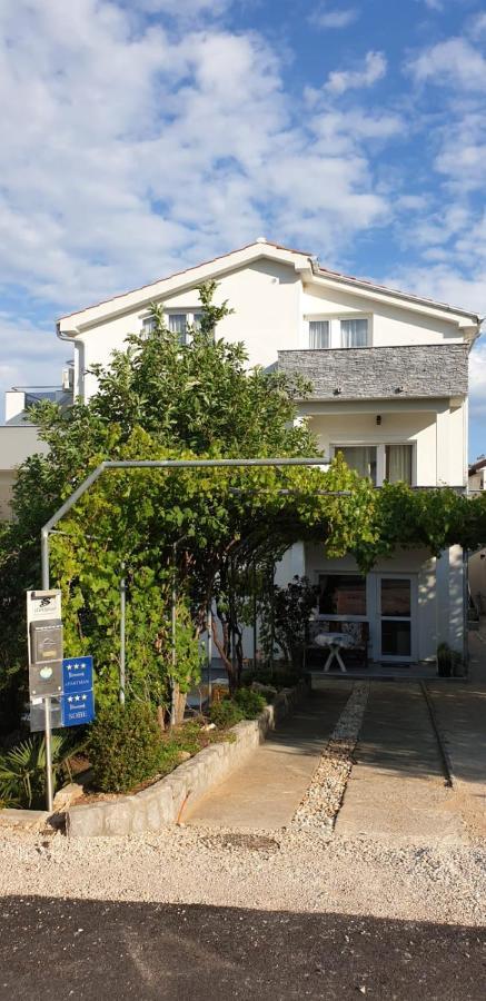 Apartments And Rooms Ivana Krk Town Exterior foto