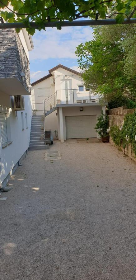 Apartments And Rooms Ivana Krk Town Exterior foto